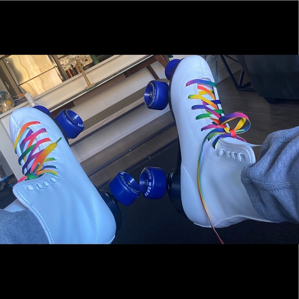 WHITE ROLLER SKATES!